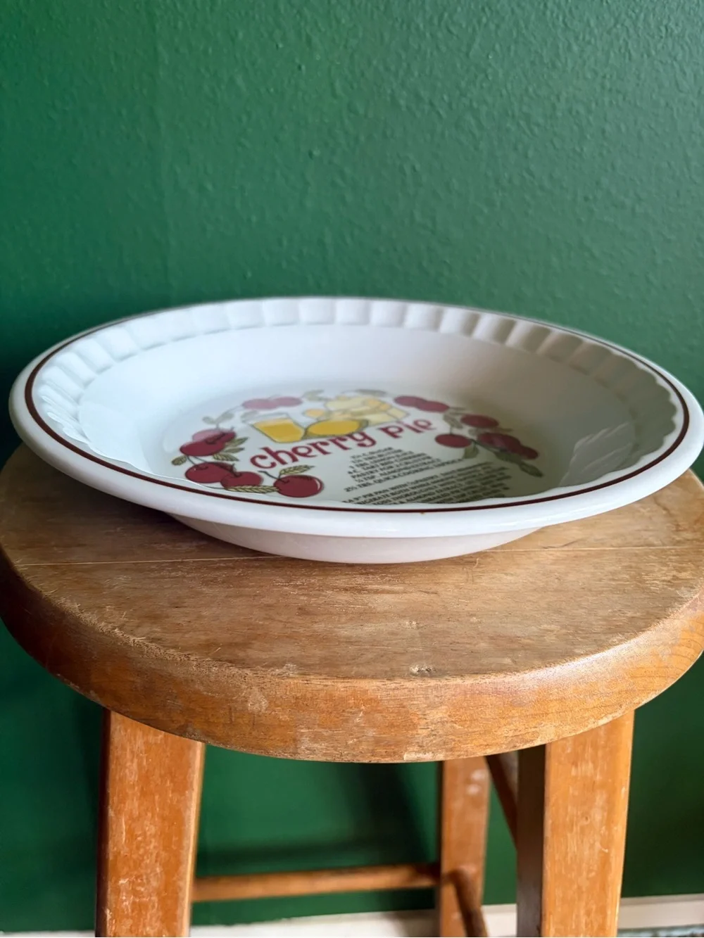 Vintage Hankook Korea ceramic deep-dish Cherry Pie Plate